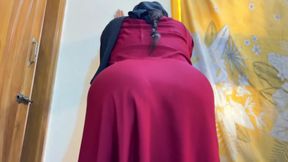 Beautiful Hot Stepmom Open Her Burqa &amp; Show Her Huge Ass in Saudi Arabia - Hijab &amp; Niqab Hookup