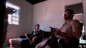 Bastidores da grava&ccedil_&atilde_o chupando o Carmona jogando video game