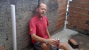 pedreiro folgado atrasa a obra e seduz a patroa