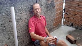 pedreiro folgado atrasa a obra e seduz a patroa