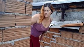 pedreiro folgado atrasa a obra e seduz a patroa