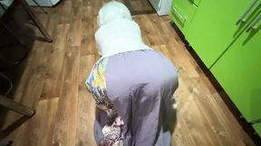 Milf is standing in the kitchen and wants anal sex for her mature and big ass