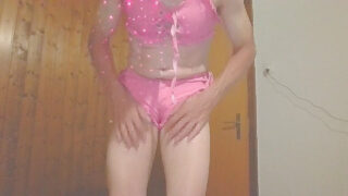 Salle de bain – film public de putes gays américaines tatouées en talons hauts, talons recevant du sexe anal hardcore