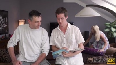 Annoiata Fottuta con il Papà del Fidanzato: Avventura Improvvisata