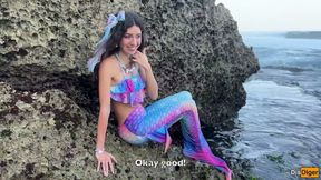 I Met a Beautiful Mermaid on an Island and Gave Her Legs so That