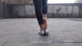 GODDESS GINA'S OUTDOOR FOOT PERVERT