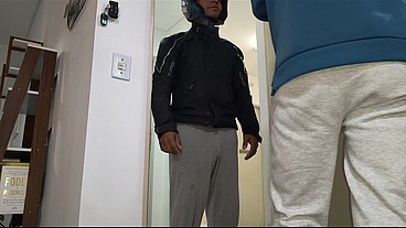 Cliente pediu para o motoboy subir na intenção de fazer e conseguiu.