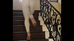 Tess Kielhamer walking on the stairs [EXTENTED]