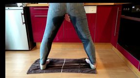 Annheel - I Peed My Pants in My Kitchen While Cooking