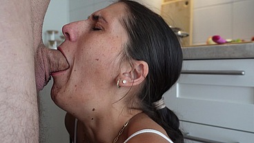 Maniac verführt Mina beim Kochen – Hartes Küchenabenteuer mit Sahne-Finish