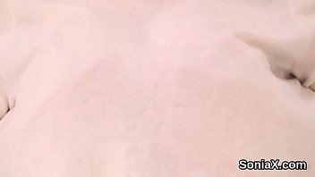 Unfaithful uk milf lady sonia presents her big melons