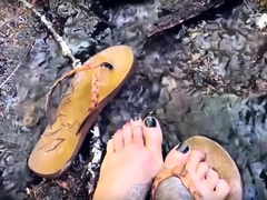 MistressRavenFD - RINSE MY CAMP FEET FLOJOS