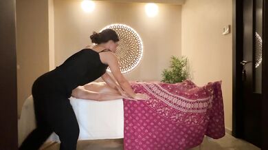 ORIENTAL MASSAGE WITH HOT OILS