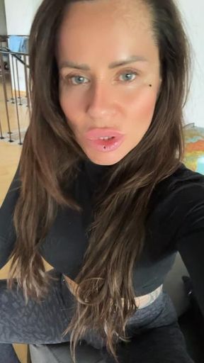 Zahlungsanweisung! Du Nutte wirst jetzt auf Kommando abdrücken! Verstanden!