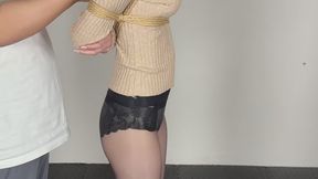 Kneeling on one leg and pulling down the lower body