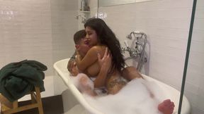 Sensual Fun in the Bath My House- Yasmina Khan
