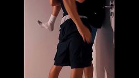 Extra&ntilde_o que me seguia me folla en la puerta de mi departamento a pelo