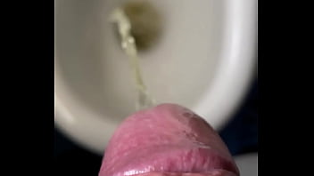 Pissing cock during coffee break - Piscio alla pausa caff&egrave_