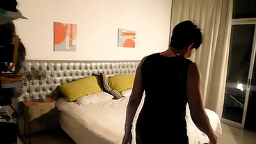 ESPOSA INFIEL ENGAÑA A SU MARIDO CON TRES HOMBRES QUE TENIA ESCONDIDOS EN EL FONDO DE SU CASA
