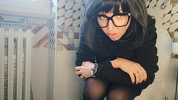 bathroom with Chantal Channel and her black pantyhose