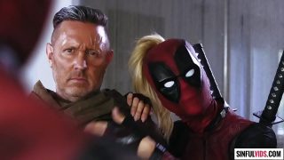 Deadpool-cosplayer blir knullad i fyrkant