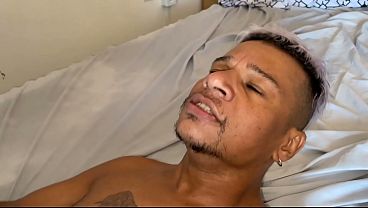 MAGRINHO SAFADO SABE SENTAR NA PICA DOS MARMANJOS DA FAVELA 3