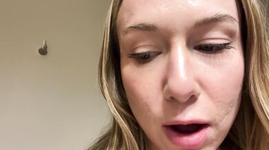 Her strict eye doctor let her squirt all over his desk