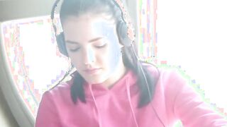 Freckled teen diddles her shaved pussy to a frantic orgasm
