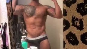 flexing muscles in mirror and jerking off bbc latino muscle - viktor rom -