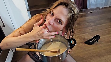 FOOD PORN Alice Maze make pancakes with her V*MIT! She eats it after a ROUGH ANAL FUCK... TOTALLY FUCKED-UP!!