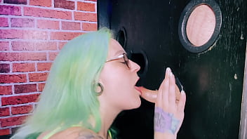 ElizabethHunny Loves the Gloryhole!