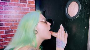 ElizabethHunny Loves the Gloryhole!