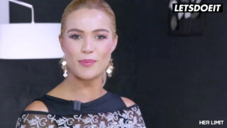 Cherry Kiss trải nghiệm cảnh quan hệ tình dục qua đường hậu môn mãnh liệt giữa hai người khác chủng tộc trong một cảnh phim khiêu dâm hạng nặng.