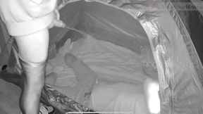 A jogger discovers a young camper, stops by the tent and submits him - caught on night vision cam