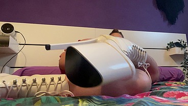 Touching myself very well on all fours with super high platform white boots, enjoy it ?