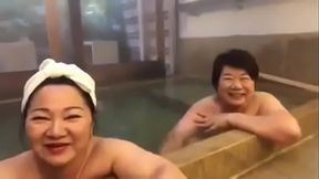 白冰冰在日本泡湯