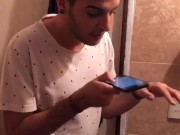 Despierta a su amigo sentándose en su polla *porno en español* Seba Terry