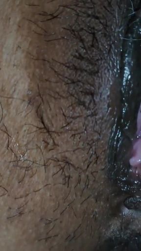 indiam women  masterbating madu bhabi ne apne hato sa Muth mar chut sa pani nekal   Clip 1