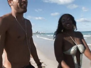 Black Amazon Aryana Starr Takes on Large Shlong In Miami