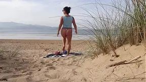 Curvy MILF flaunts off her beach body while exercising