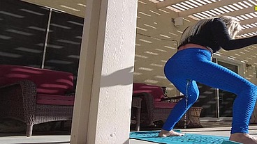 Yoga instructor Bella Ink pissing her yoga pants