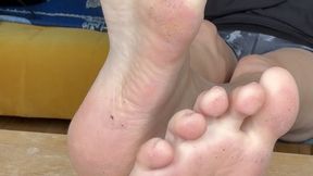 Being told off for liking my feet in GERMAN, you tiny weirdo