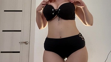 Stepsister got horny before going to the beach and playing with her wet pussy - LikaBusy