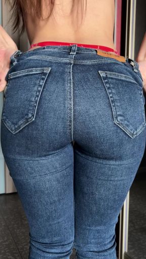 Huge ass shows a point