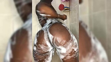 Freaky Black Maidens E67: Thick Ebony Lesbian Twerking & Clapping Fat Ass In Shower