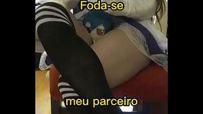Bonequinha sexual intrometida &eacute_ sufocada por par de coxas monumental ?