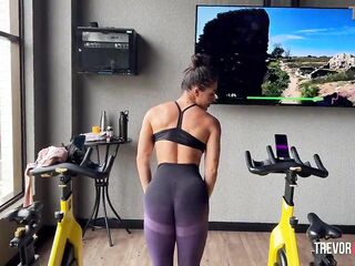 Lalin girl's Steamy Gym Workout Ends With Her Butt Getting Pounded!