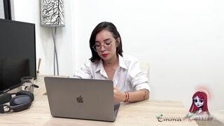 My girlfriend sends me naked photos and I decide to masturbate in the office