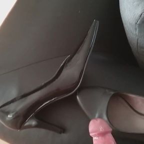 Cum on Wifes Highheels