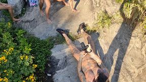 marc ferri sendo leitado pelos amigos em mais uma.suruba na praia de abrico. com renbri carioca, pigboy, ander hard, kadu ventri, adonnis e mais...